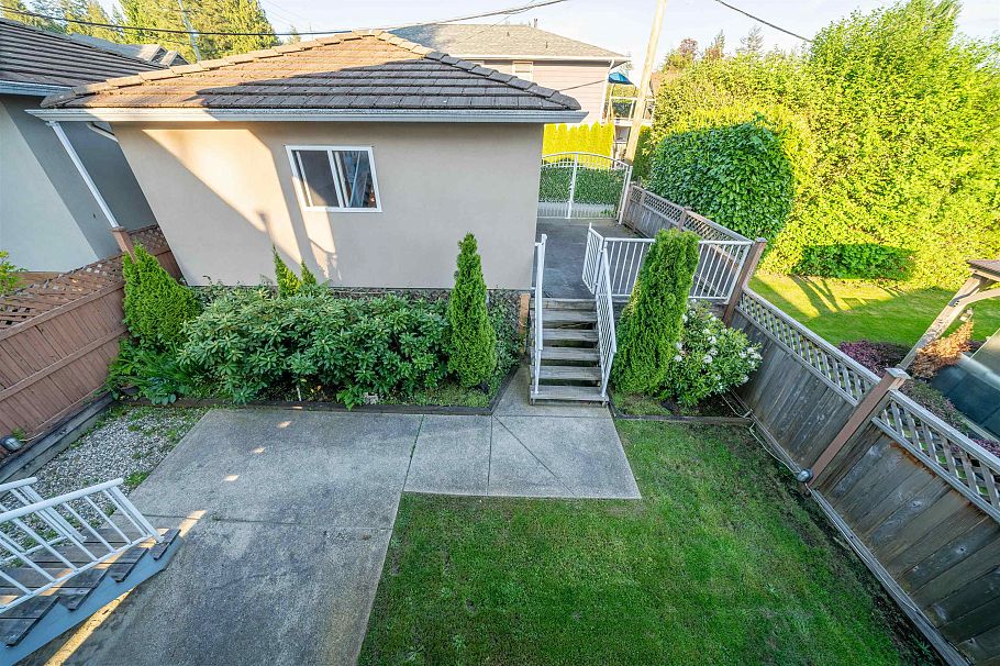 2052 Westview Drive North Vancouver, BC - 15