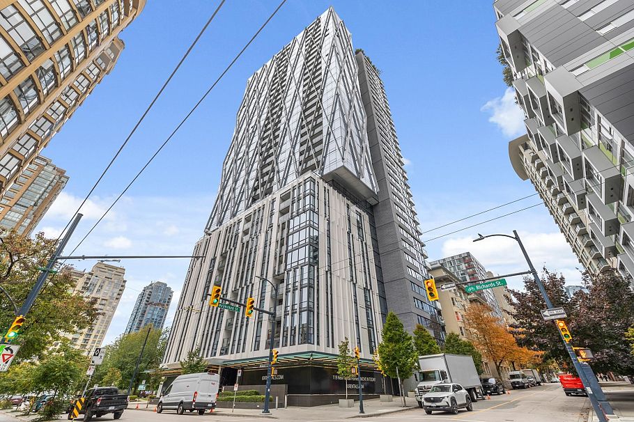 2208 1111 Richards Street Vancouver, BC - 2