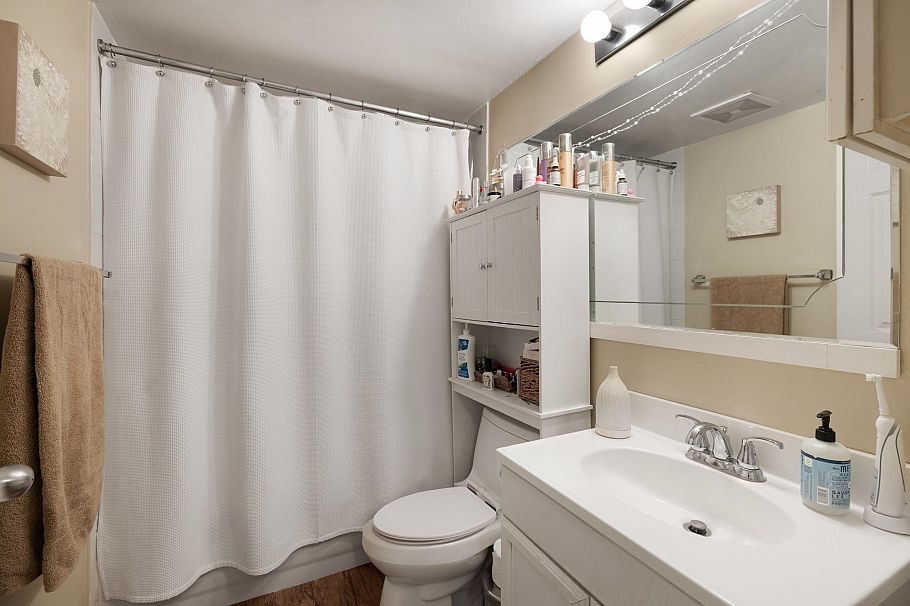 518 E 7th Street North Vancouver, BC - 40