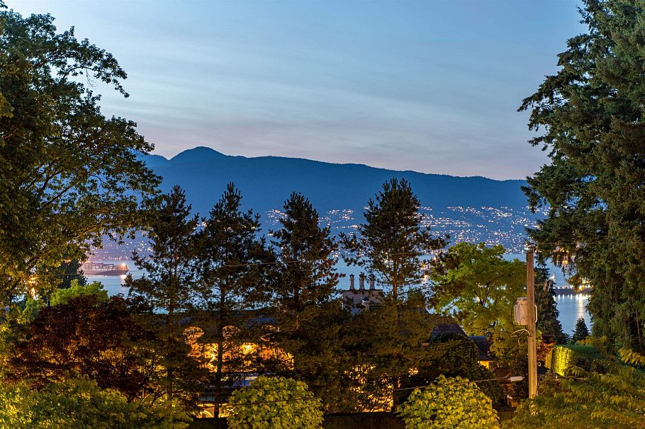 4786 Drummond Drive Vancouver, BC - 2