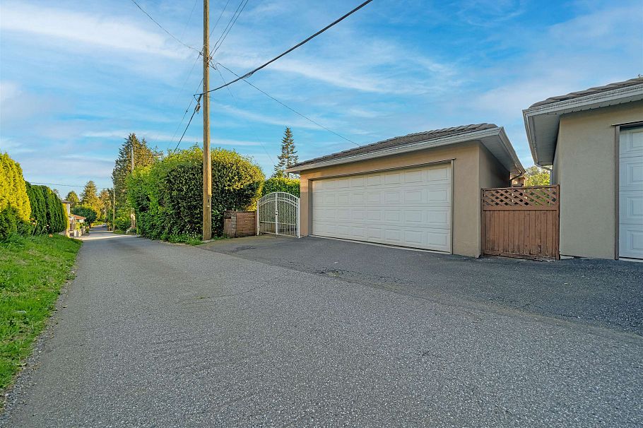 2052 Westview Drive North Vancouver, BC - 18