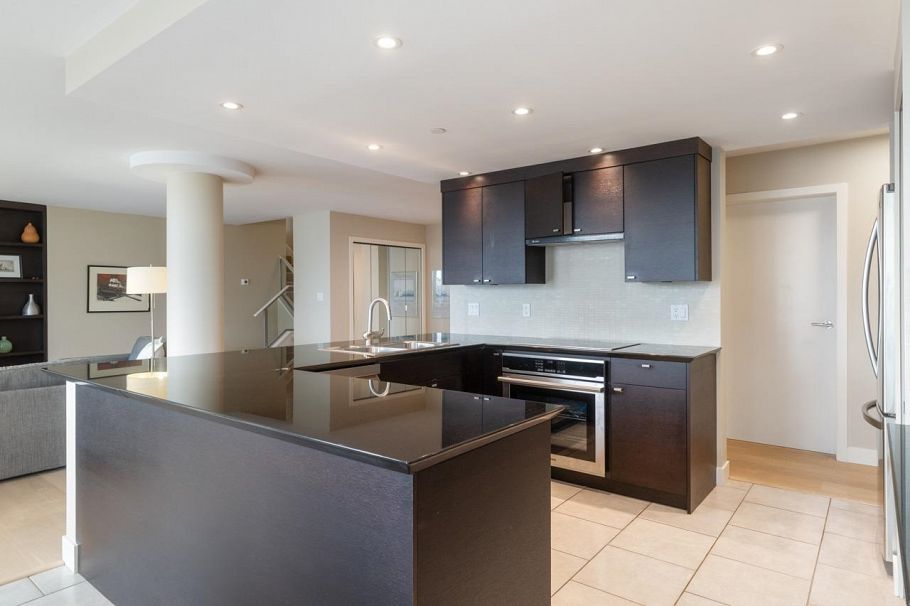 805 1383 Marinaside Crescent Vancouver, BC - 11