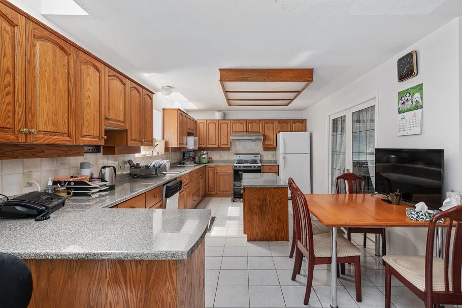 3662 W 49th Avenue Vancouver, BC - 8