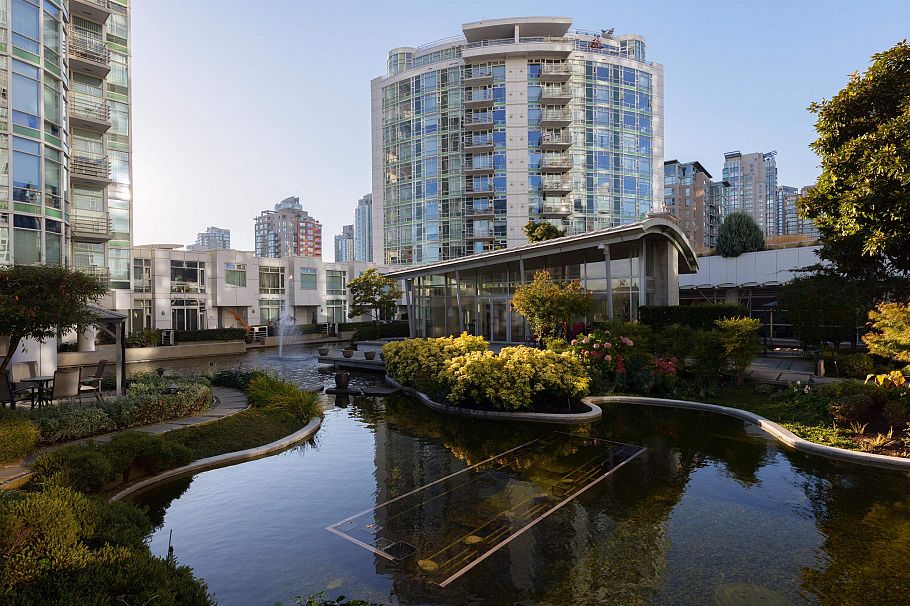 2305 1199 Marinaside Crescent Vancouver, BC - 23