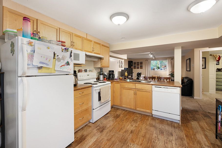 518 E 7th Street North Vancouver, BC - 36