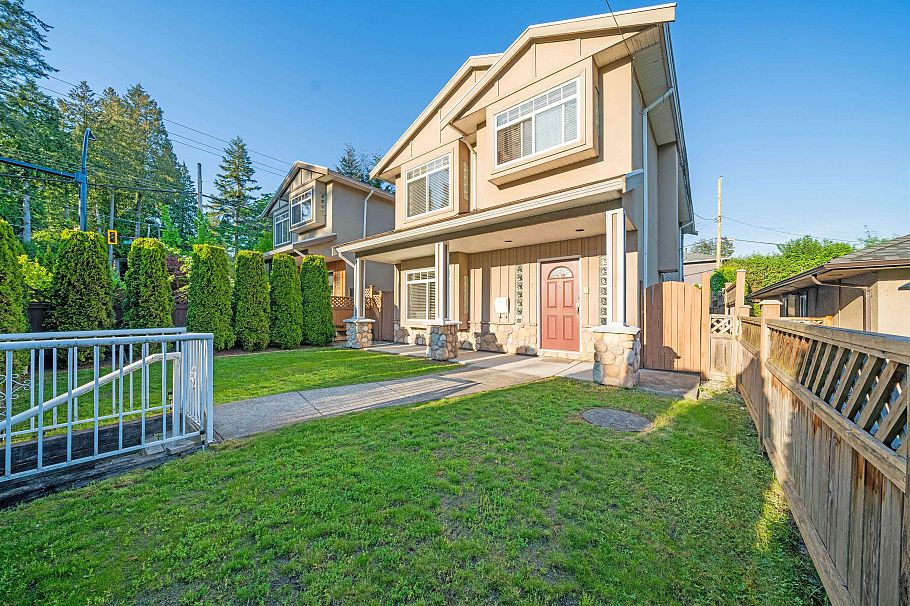 2052 Westview Drive North Vancouver, BC - 1