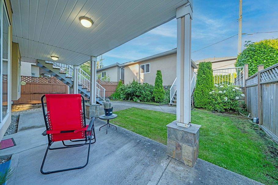 2052 Westview Drive North Vancouver, BC - 17