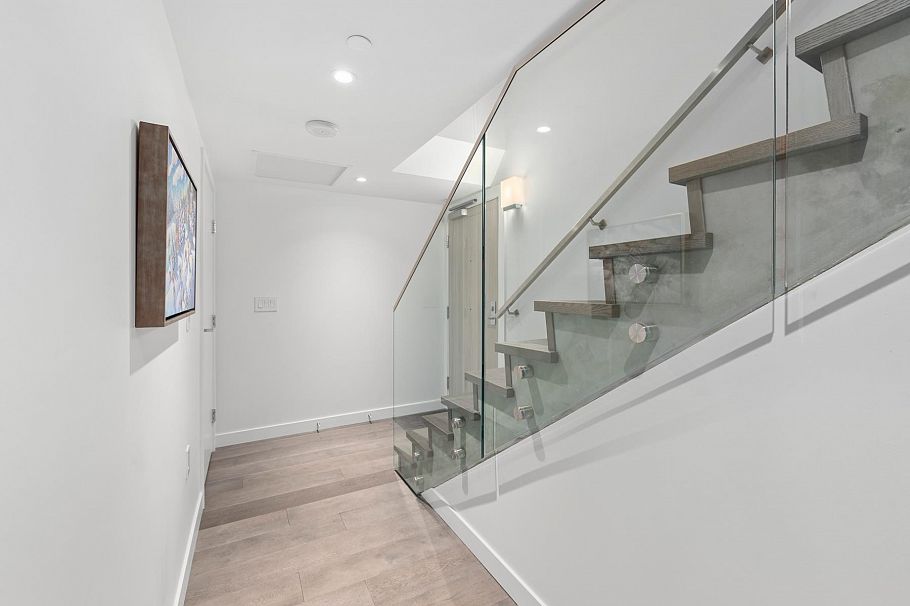 2208 1111 Richards Street Vancouver, BC - 22