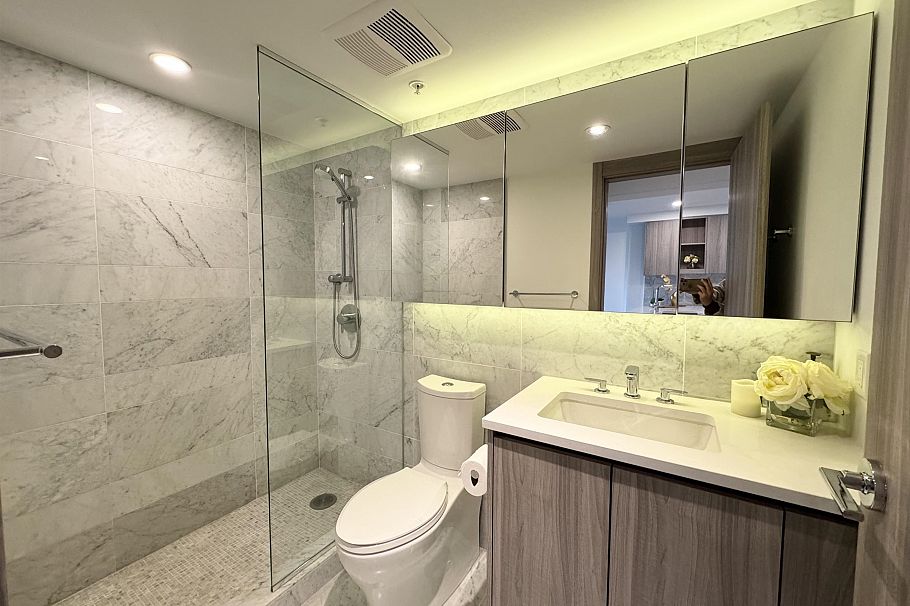 801 8800 Hazelbridge Way Richmond, BC - 27
