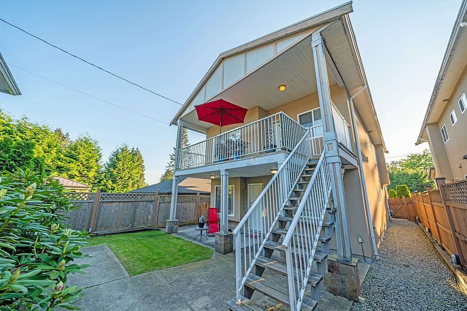 2052 Westview Drive North Vancouver, BC - 16