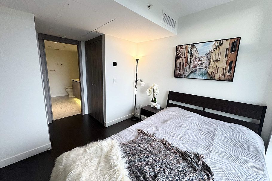 801 8800 Hazelbridge Way Richmond, BC - 23