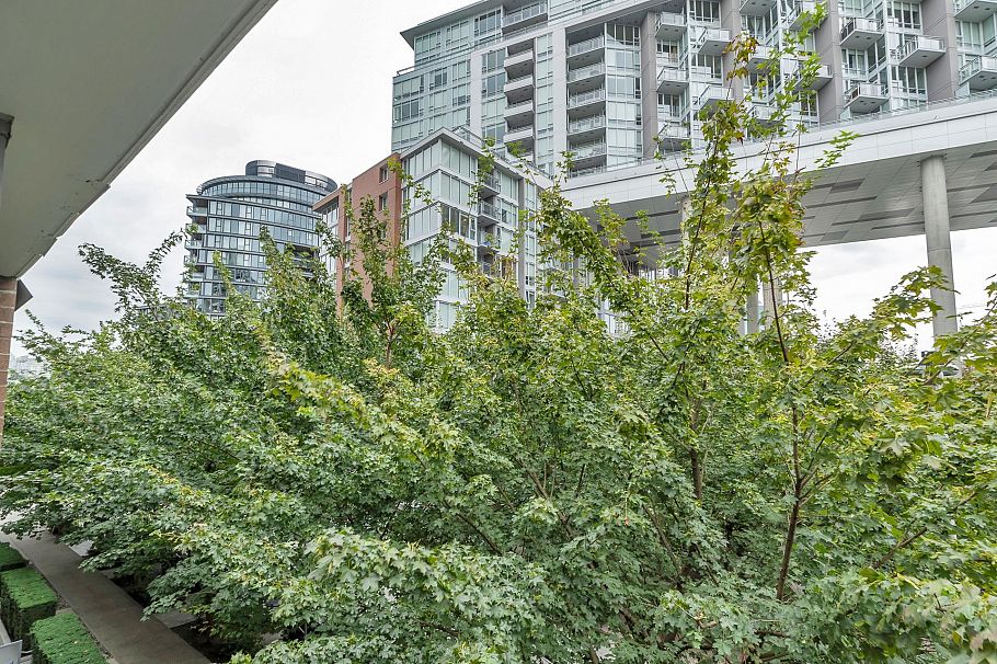 312 110 Switchmen Street Vancouver, BC - 4