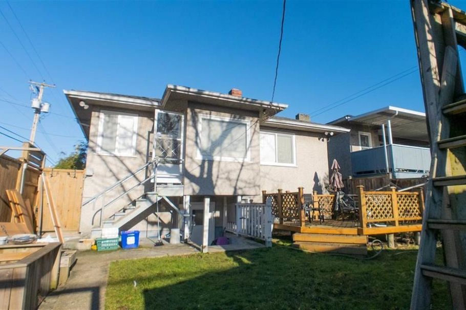 712 E 57 Avenue Vancouver, BC - 3