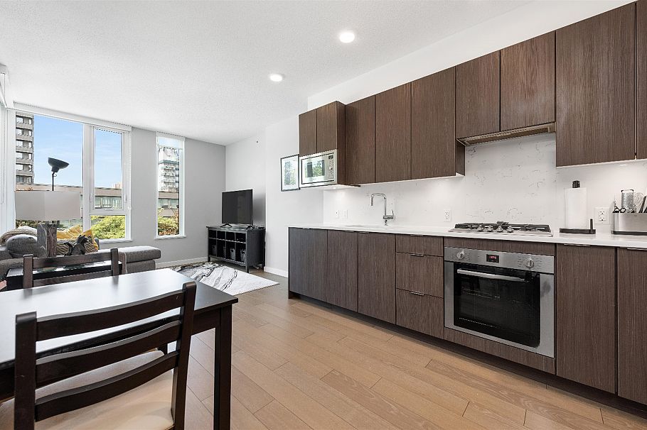 309 2888 Cambie Street Vancouver, BC - 2