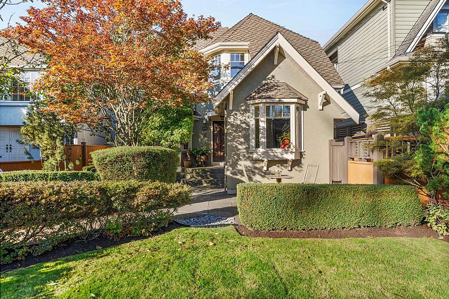 3171 W 42nd Avenue Vancouver, BC - 1