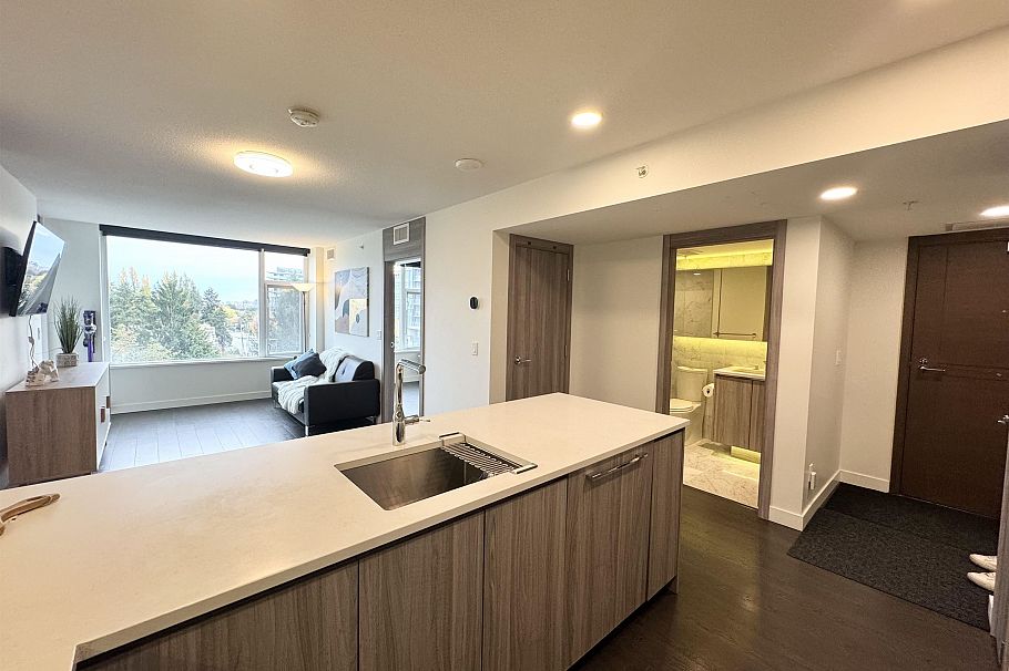 801 8800 Hazelbridge Way Richmond, BC - 13