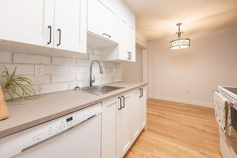117 265 E 15th Avenue Vancouver, BC - 4