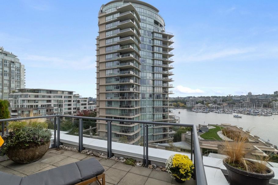 805 1383 Marinaside Crescent Vancouver, BC - 25