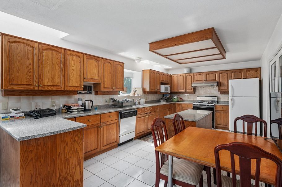 3662 W 49th Avenue Vancouver, BC - 7