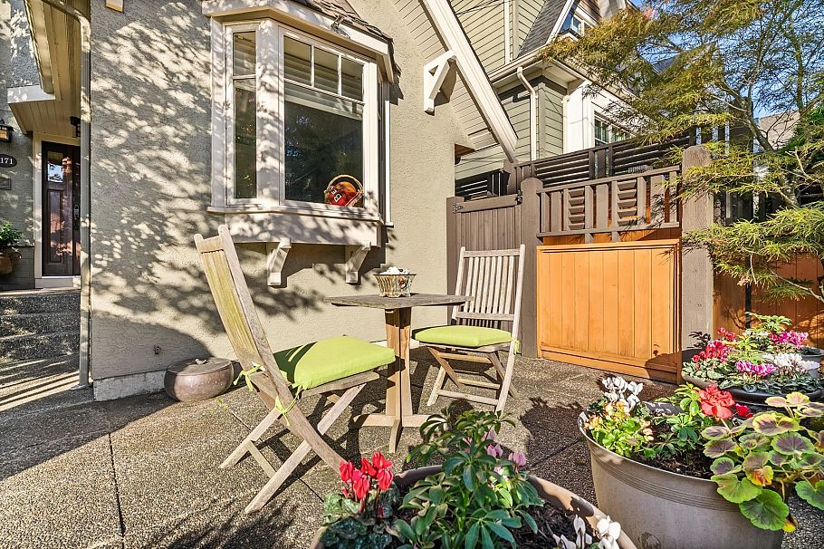 3171 W 42nd Avenue Vancouver, BC - 3