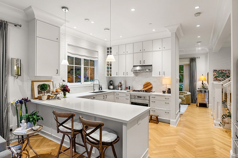 98 W 18th Avenue Vancouver, BC - 2