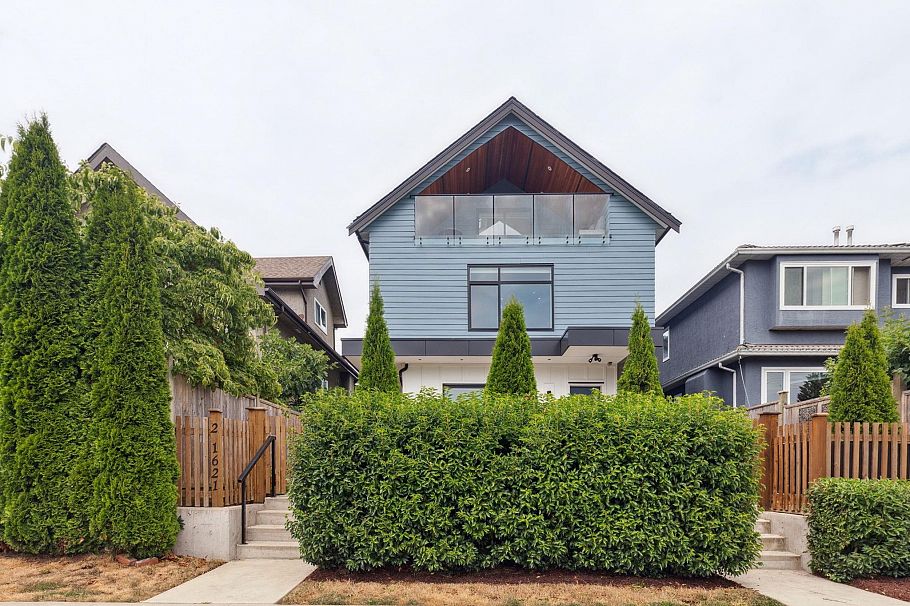 1 1621 E 11th Avenue Vancouver, BC - 2