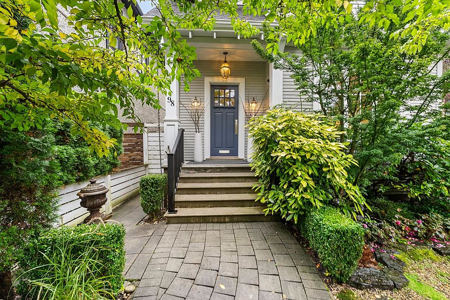 98 W 18th Avenue Vancouver, BC - 4