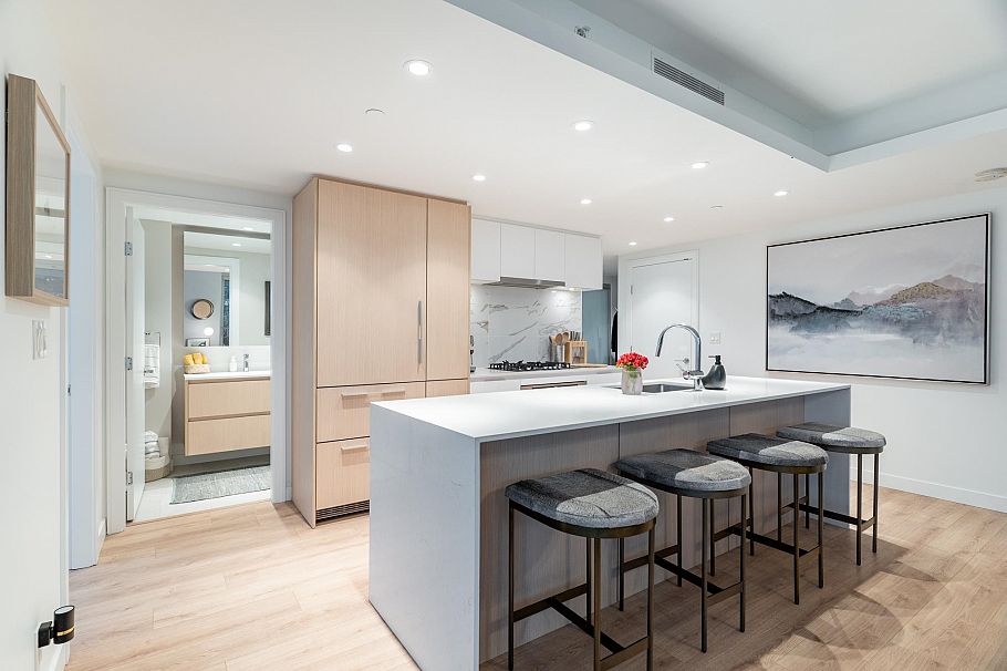 706 1500 Fern Street North Vancouver, BC - 12