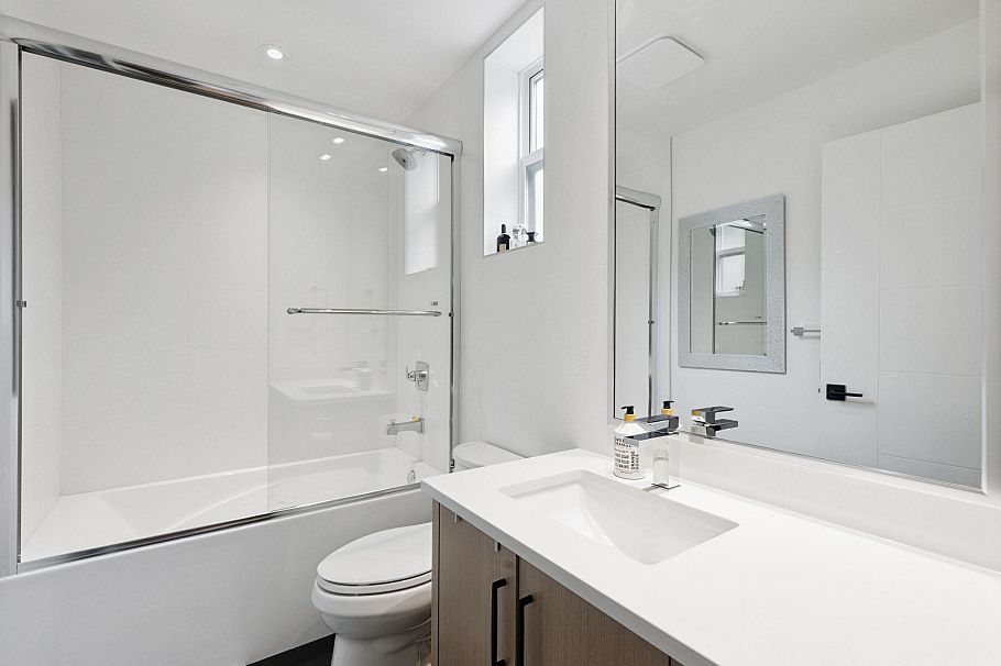 1 1621 E 11th Avenue Vancouver, BC - 31