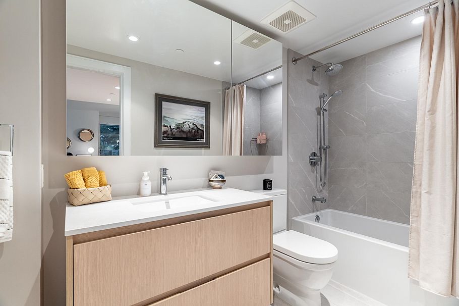 706 1500 Fern Street North Vancouver, BC - 10