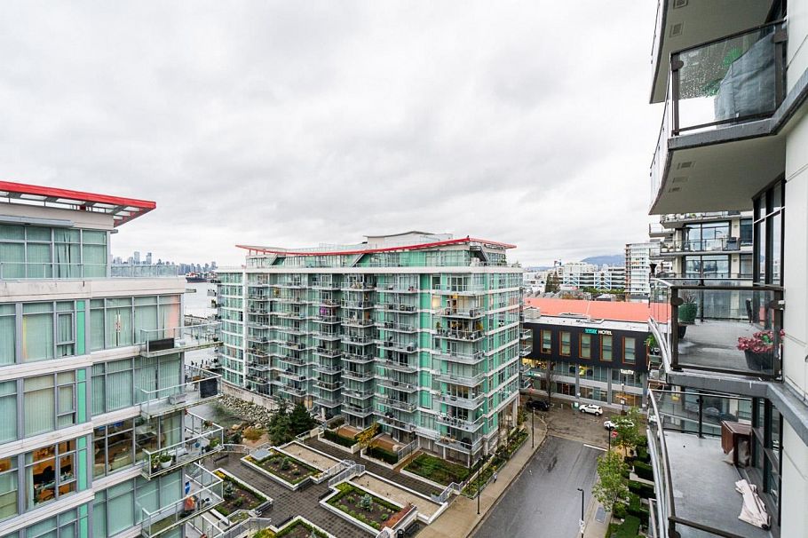 905 172 Victory Ship Way North Vancouver, BC - 18