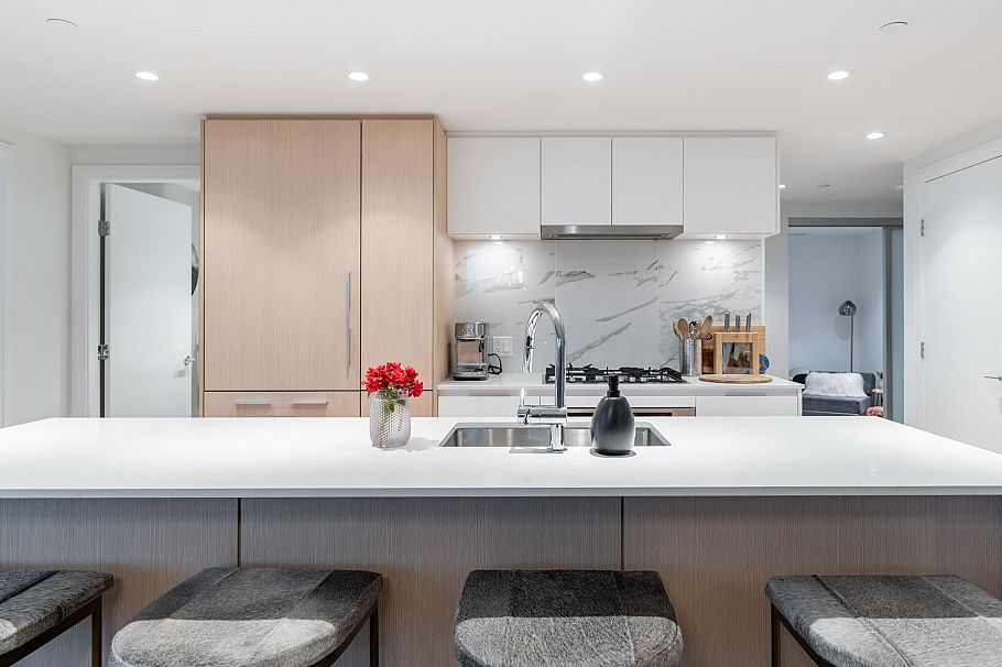 706 1500 Fern Street North Vancouver, BC - 14