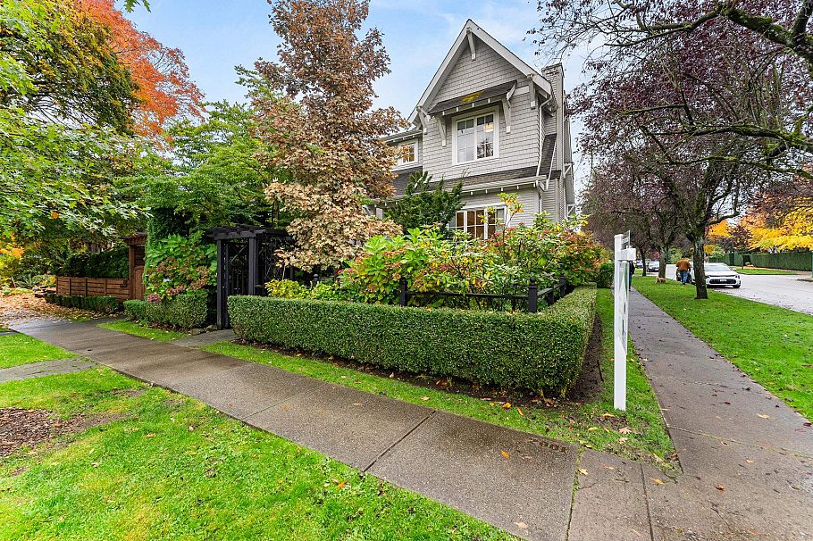 98 W 18th Avenue Vancouver, BC - 3