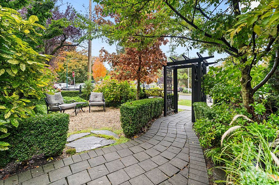98 W 18th Avenue Vancouver, BC - 5
