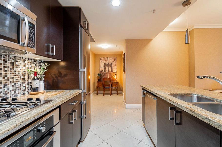 905 172 Victory Ship Way North Vancouver, BC - 8