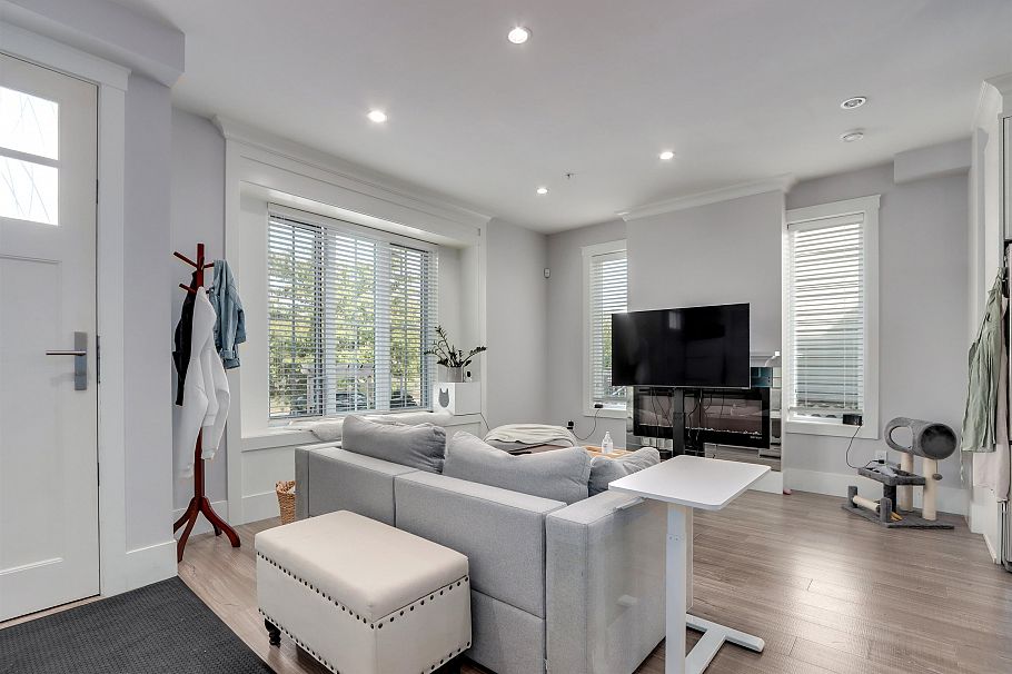 2496 Brock Street Vancouver, BC - 3