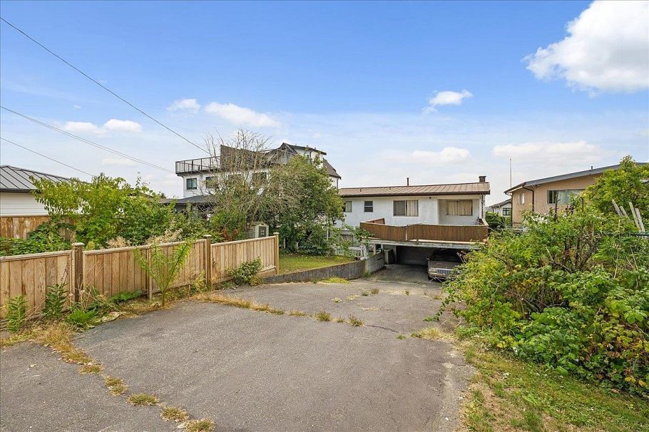 1149 E 63rd Avenue Vancouver, BC - 13