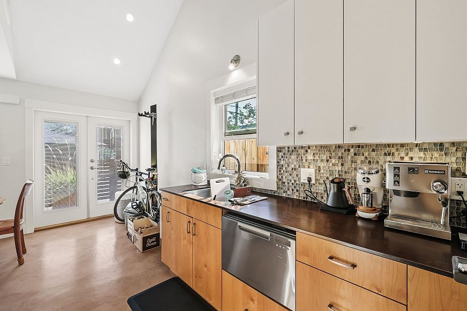 2274 E 7th Avenue Vancouver, BC - 33