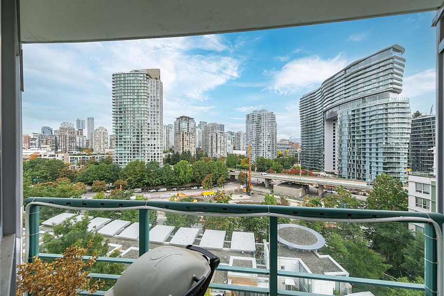 1101 1033 Marinaside Crescent Vancouver, BC - 9