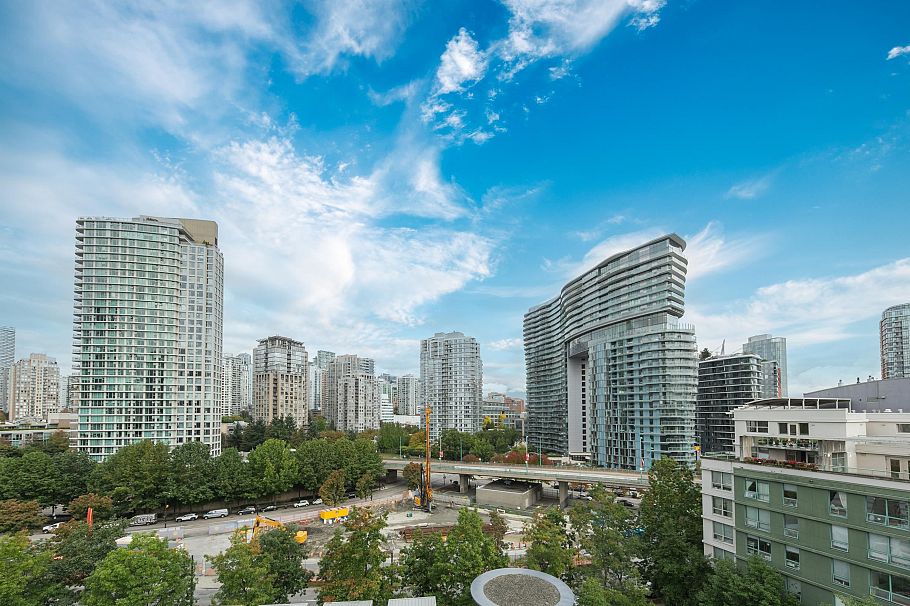 1101 1033 Marinaside Crescent Vancouver, BC - 3