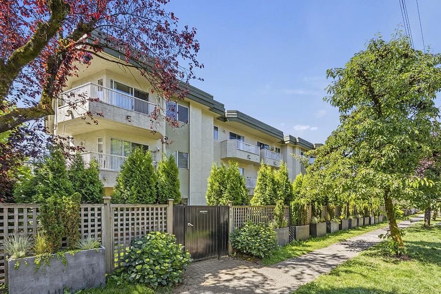 302 458 E 43rd Avenue Vancouver, BC - 1
