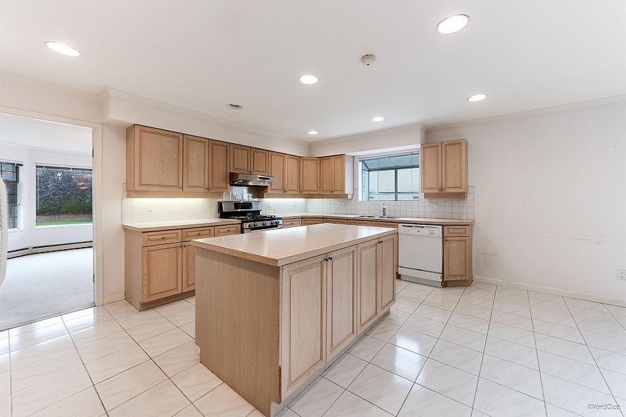 6633 Montgomery Street Vancouver, BC - 11