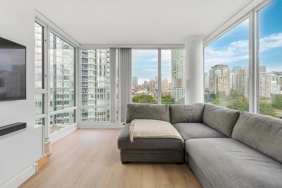 1101 1033 Marinaside Crescent Vancouver, BC - 4