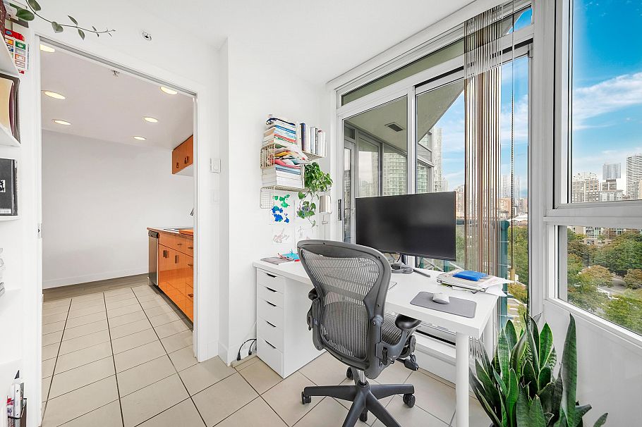 1101 1033 Marinaside Crescent Vancouver, BC - 18