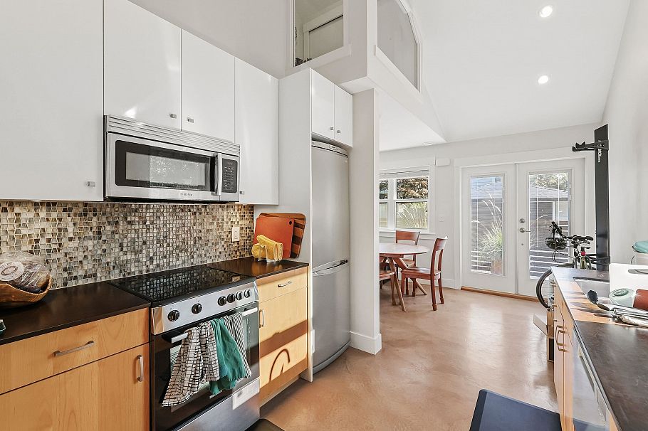 2274 E 7th Avenue Vancouver, BC - 32