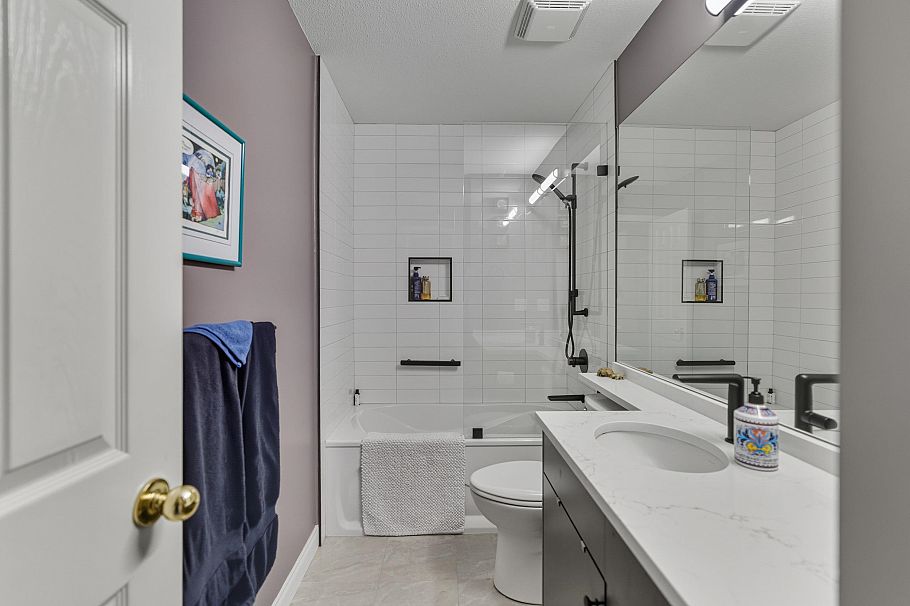 6 222 E 5th Street North Vancouver, BC - 23