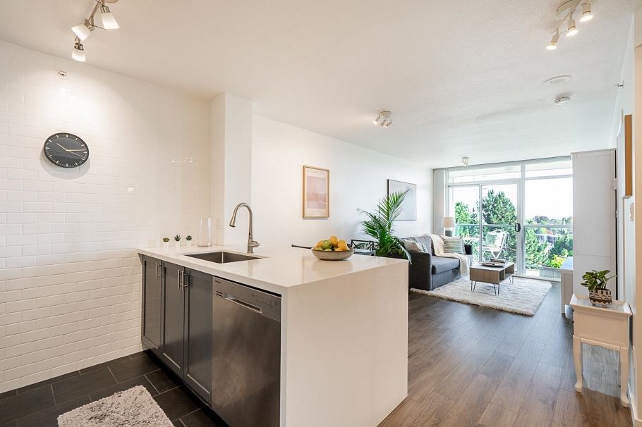 705 2733 Chandlery Place Vancouver, BC - 4