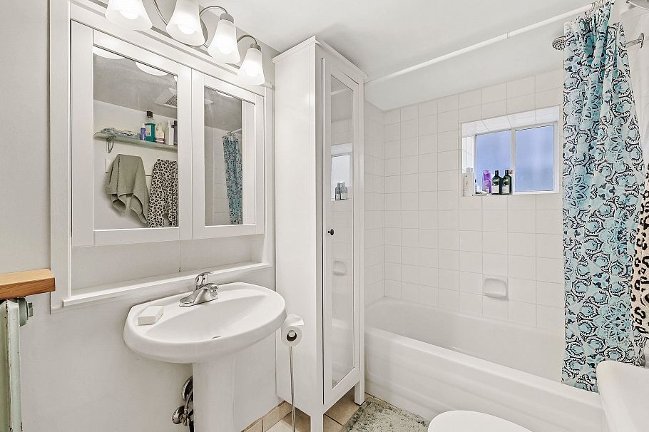 2274 E 7th Avenue Vancouver, BC - 24