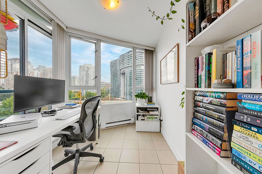 1101 1033 Marinaside Crescent Vancouver, BC - 17