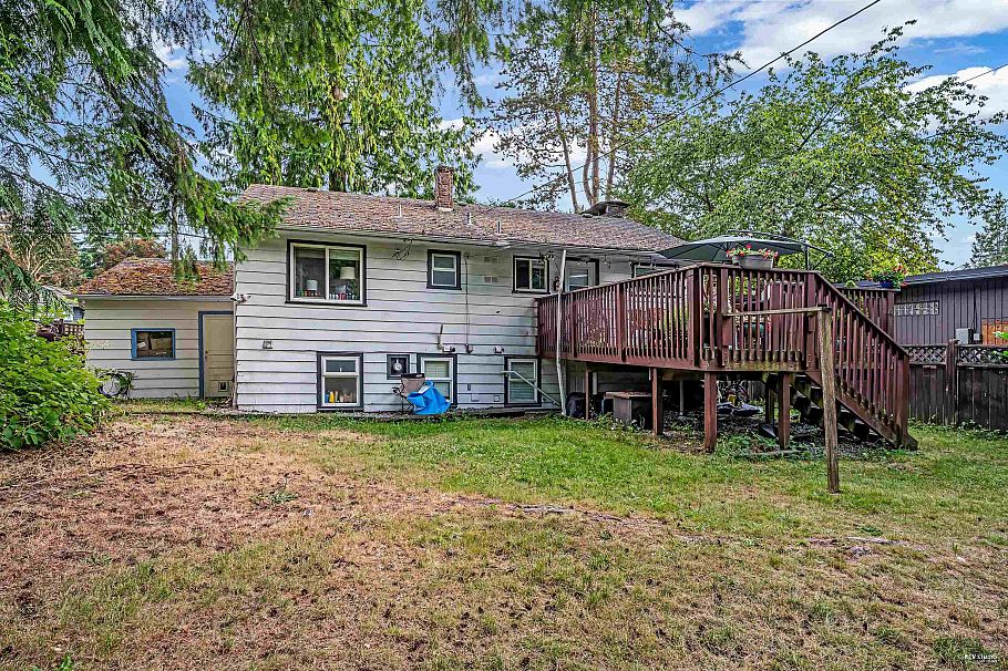 1052 Montroyal Boulevard North Vancouver, BC - 27